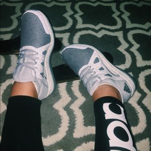 Adidas boost women’s 7.5 shoes
